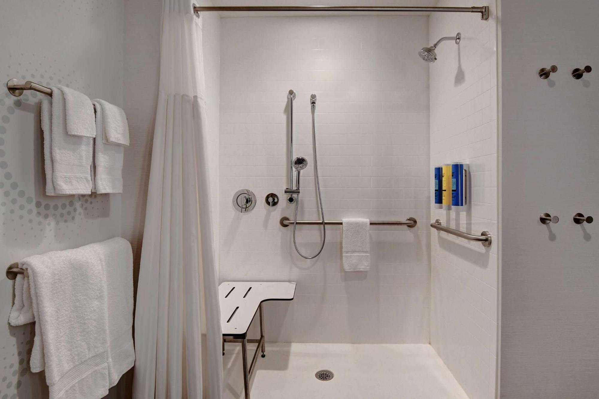 Отель Tru By Hilton Macon North, Ga Экстерьер фото
